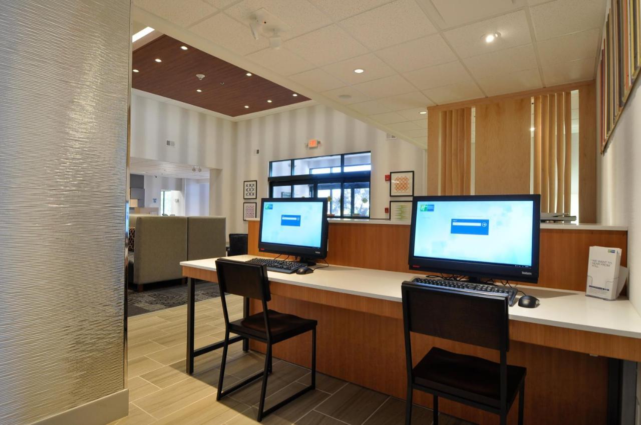Holiday Inn Express Quantico - Stafford By Ihg Exterior photo