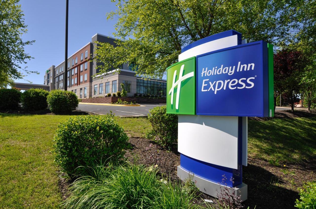 Holiday Inn Express Quantico - Stafford By Ihg Exterior photo